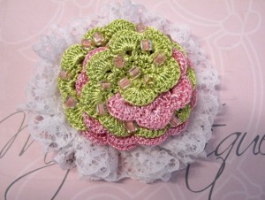 פרח מעוצב שילוב של קרושה ותחרה